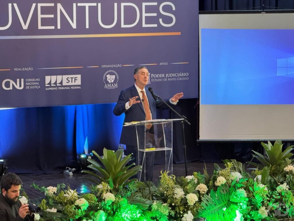 Barroso (STF): Intolerância é a 'novidade' a ser combatida, divergência é natural 9 Barroso divergências não inimigo: ministro prega respeito