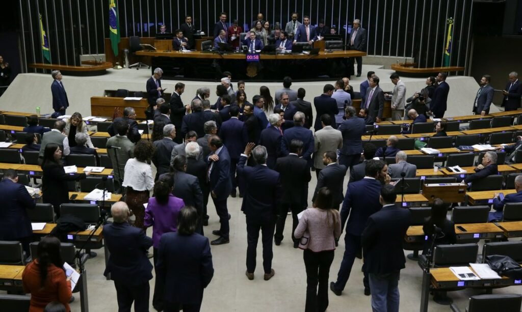 Câmara aprova urgência para suspender deputados por agressão ou obstrução física 4 Brasília (DF), 16/07/2025 - Sessão da Câmara dos Deputados. Foto: Lula Marques/Agência Brasil