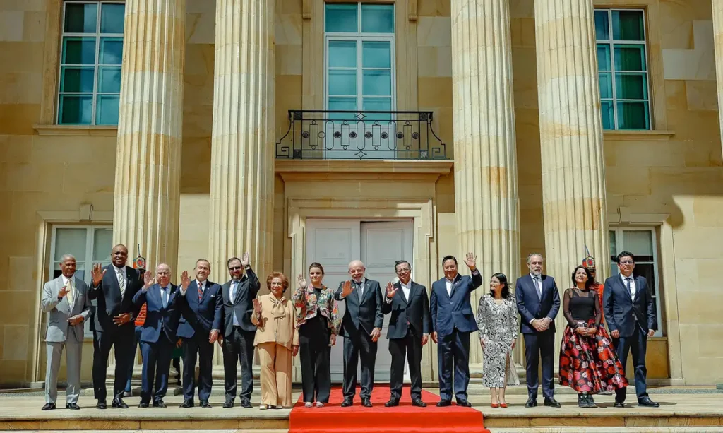 Lula convida presidentes de países amazônicos para inauguração de centro policial em Manaus 6 Bogotá, 22/08/2025 - Presidente da República, Luiz Inácio Lula da Silva, durante encontro dos Presidentes dos Estados Partes do Tratado de Cooperação Amazônica com a Sociedade Civil e Comunidades Indígenas, no Plaza de Armas. Foto: Ricardo Stuckert/PR