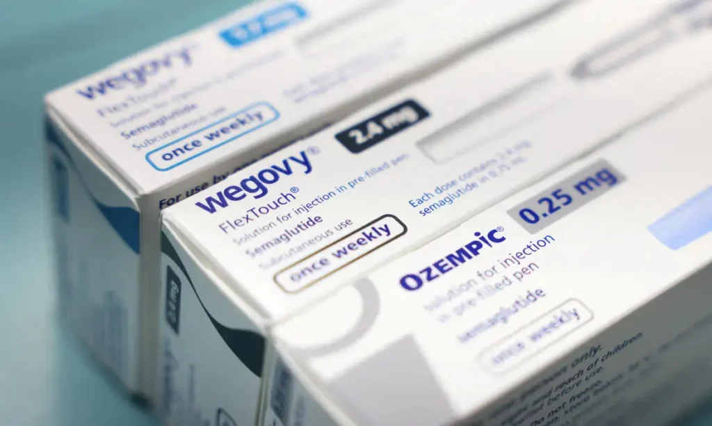 Conitec nega inclusão de 'canetas emagrecedoras' Liraglutida e Semaglutida no SUS 2 FILE PHOTO: Boxes of Ozempic and Wegovy made by Novo Nordisk are seen at a pharmacy in London, Britain March 8, 2024. Reuters/Hollie Adams/Proibida reprodução